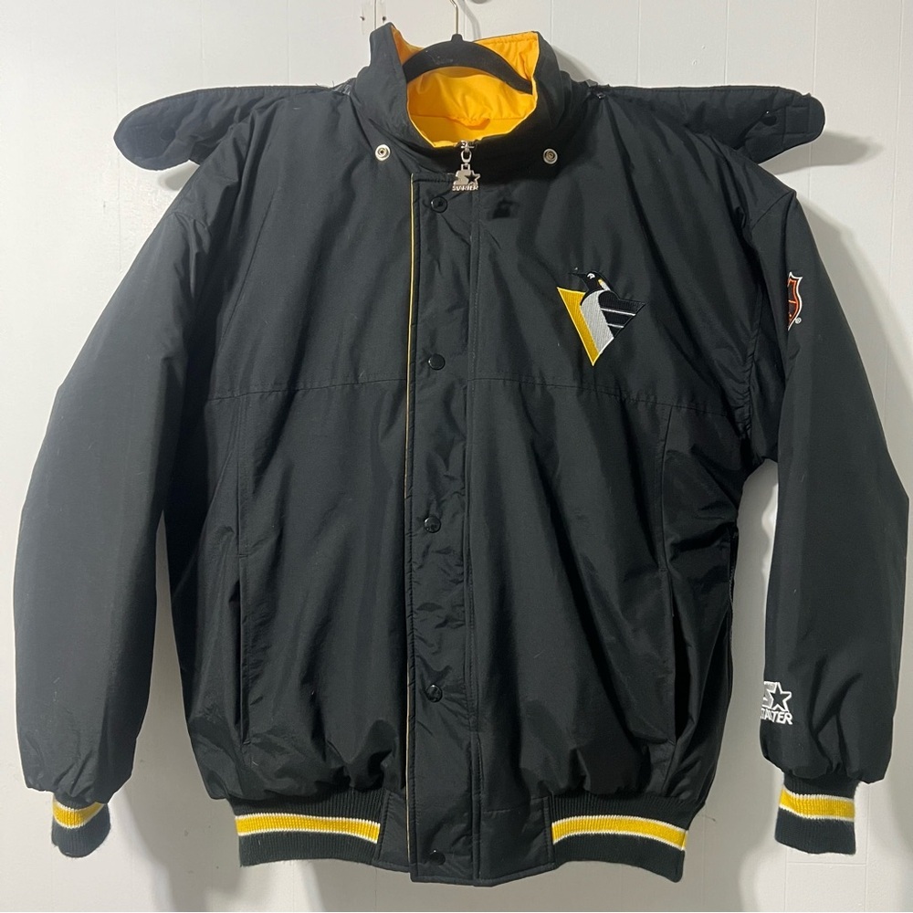 Vintage 90’s STARTER Pittsburg Penguins NHL Zip Up Puffer Jacket Coat Size M